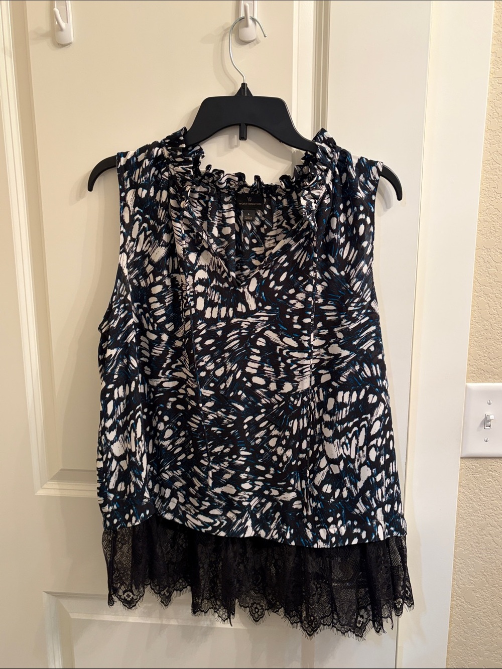 Worthington Sleeveless Black & White Printed Ruffle Neck Top with Lace Trim